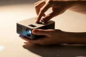 Projetor portátil barato. Cinema em casa acessível e compacto.